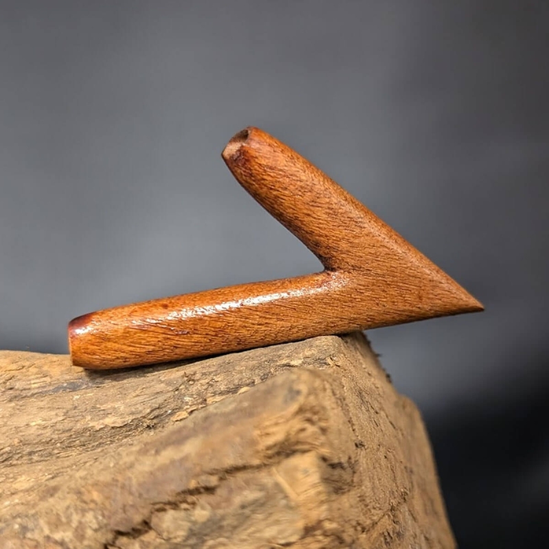 Kuripe Applicator - Meranti - handcrafted rap&eacute; self-applicator - mouthpiece close-up