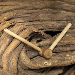 Adjustable Kuripe - Tepi - handcrafted rap&eacute; self-applicator - side view craftsmanship