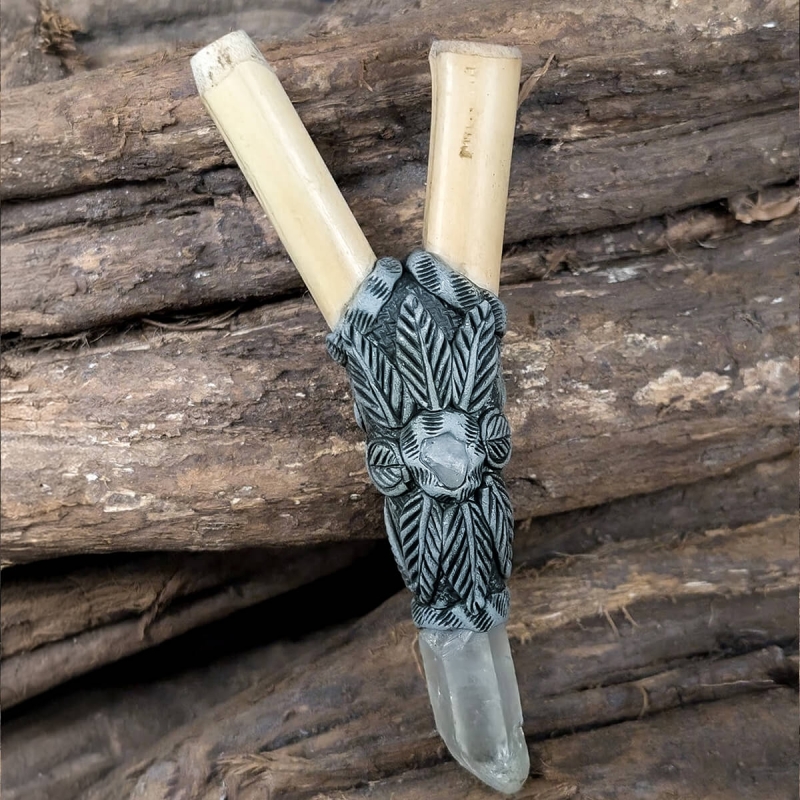 Kuripe Crystal - handcrafted rapé self-applicator - mouthpiece close-up Kuripe Crystal - handcrafted rapé self-applicator - mouthpiece close-up