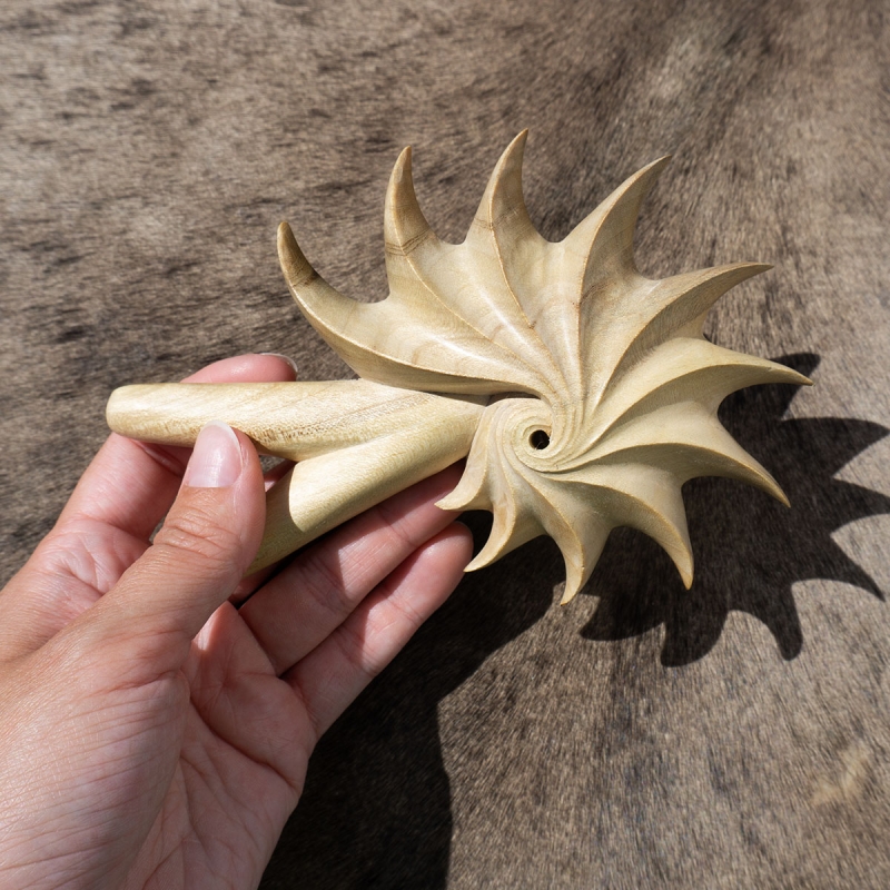 Spiral Shell Kuripe - Crocodile Wood - handcrafted rap&eacute; self-applicator