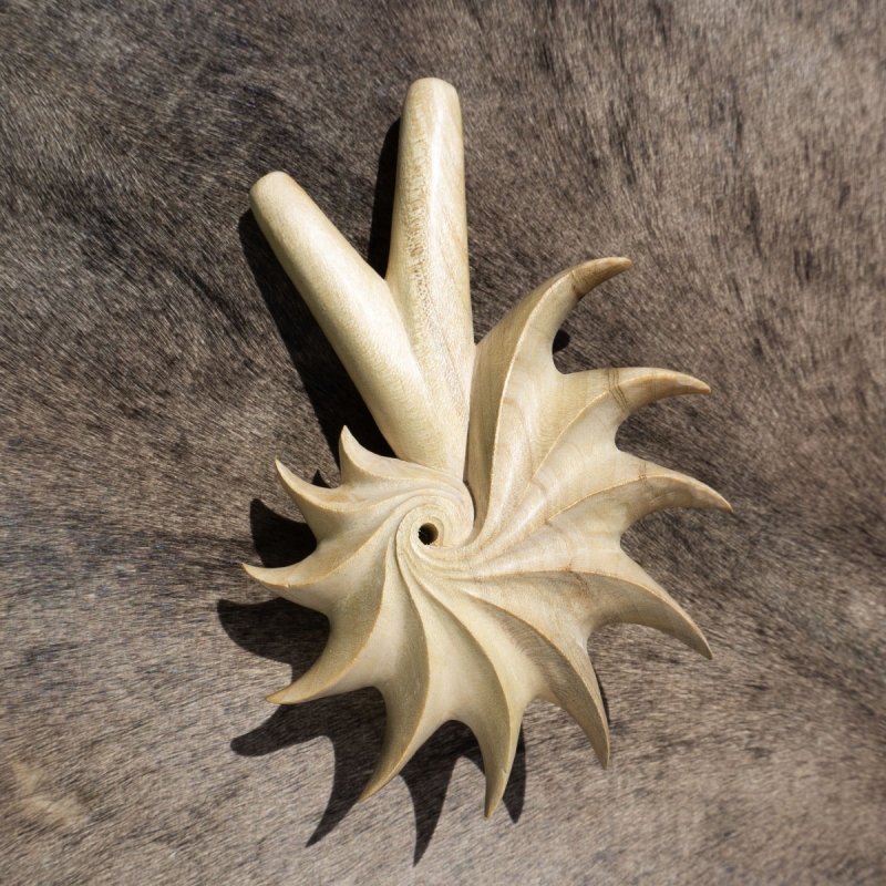 Spiral Shell Kuripe - Crocodile Wood - handcrafted rap&eacute; self-applicator - side view craftsmanship