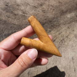 Kuripe Applicator - Jati - handcrafted rap&eacute; self-applicator - mouthpiece close-up