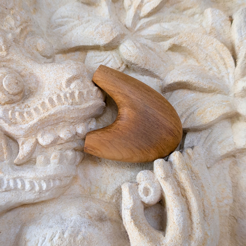 Round Kuripe - Jati - handcrafted rap&eacute; self-applicator