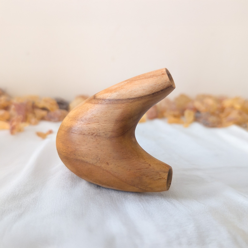 Round Kuripe - Jati - handcrafted rap&eacute; self-applicator - side view craftsmanship