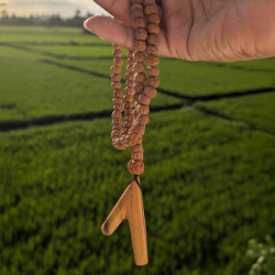 Mala Kuripe - Rudraksha - handcrafted rap&eacute; self-applicator - side view craftsmanship