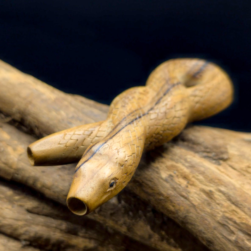 Teak Kuripe - Sacred Snake - handgemaakte rap&eacute; zelfapplicator