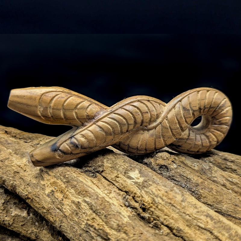 Teak Kuripe - Sacred Snake - handcrafted rap&eacute; self-applicator - side view craftsmanship