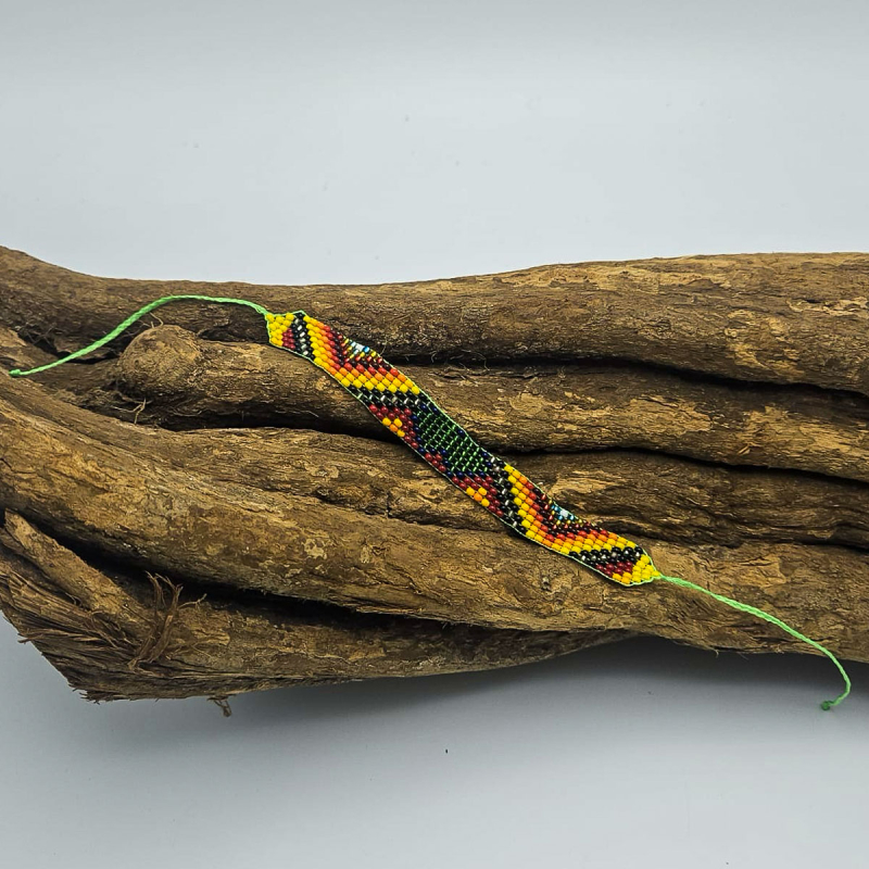 Huni Kuin Tribe Kralen Armband - S3 - handgemaakte inheemse kralensieraden - gedragen aan pols