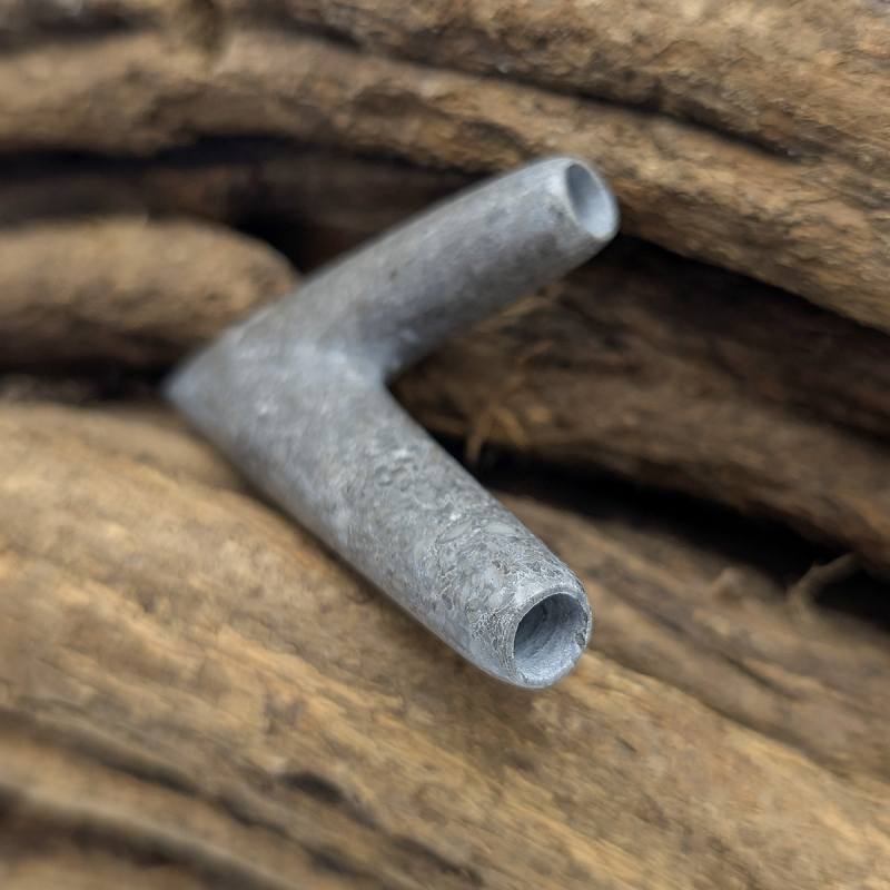 Edelsteen Kuripe - Zwart Marmer - handgemaakte rapé zelfapplicator - mondstuk detailopname Edelsteen Kuripe - Zwart Marmer - handgemaakte rapé zelfapplicator - mondstuk detailopname