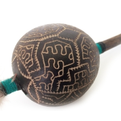 Shipibo Ratel - Ceremoni&euml;le Maracas uit Peru - handgemaakt ceremonieel instrument