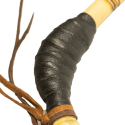 Tepi - Leather Bamboo Black - handcrafted rap&eacute; partner applicator - side view