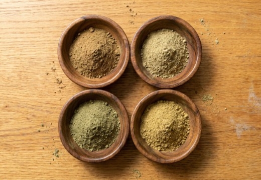 Kratom Colours: What Makes Red, Green, White and Yellow Different?